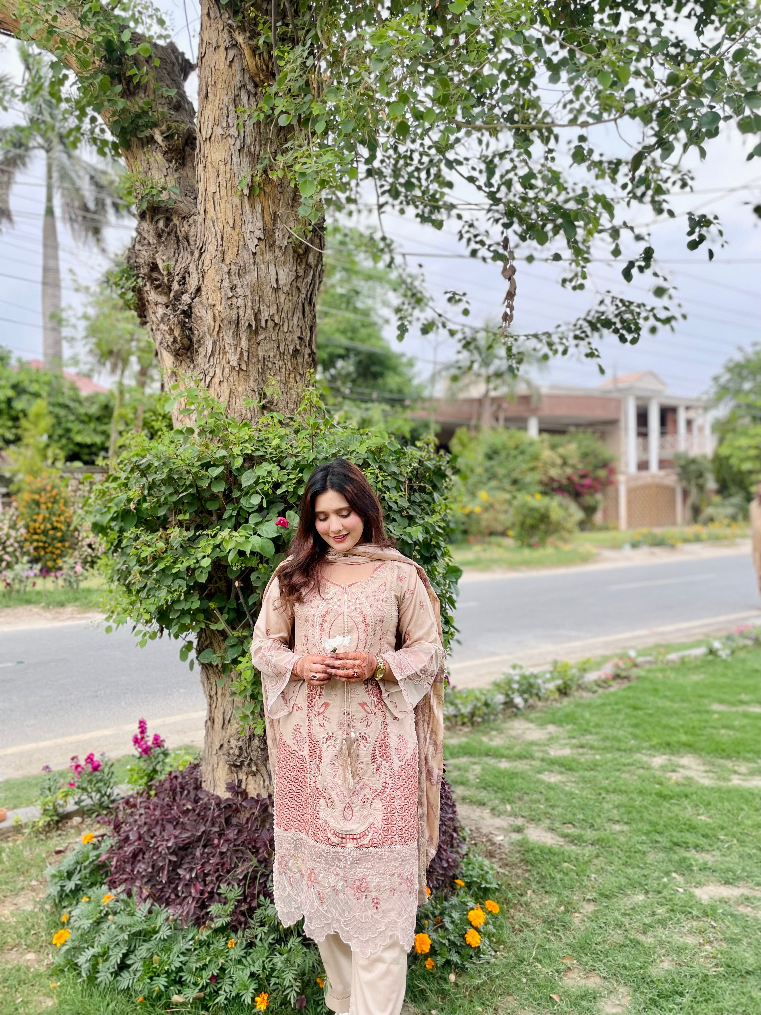 Zahra Gul  3Pc Embroidery Lawn Suit