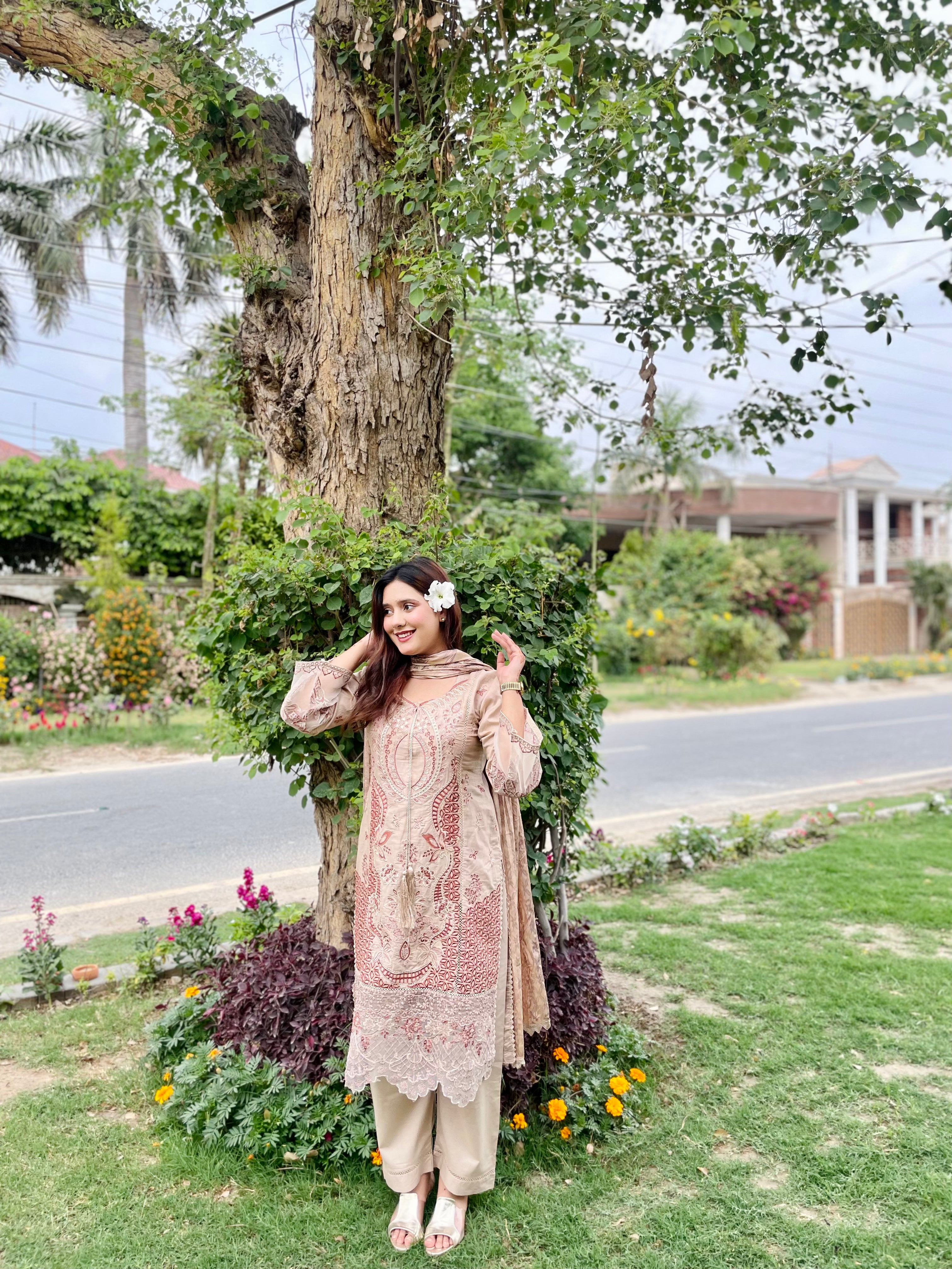 Zahra Gul  3Pc Embroidery Lawn Suit