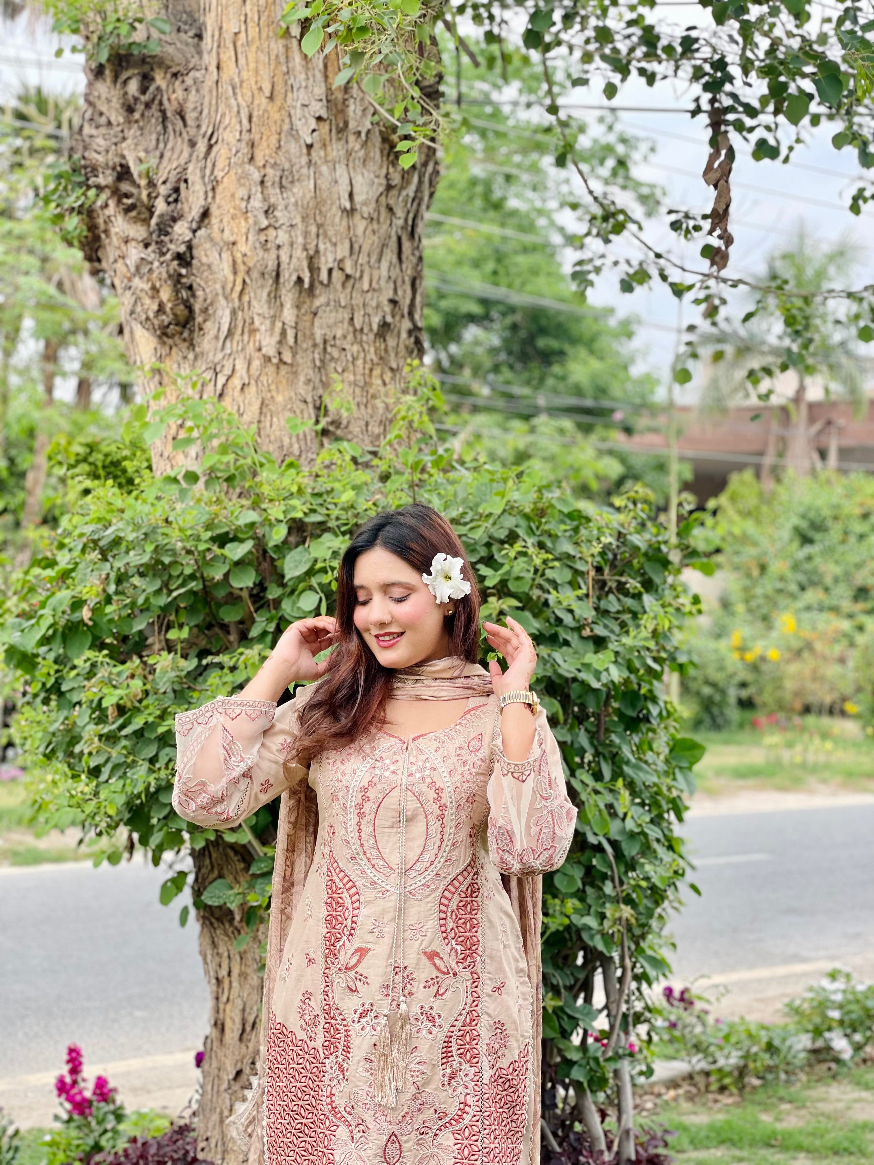 Zahra Gul  3Pc Embroidery Lawn Suit