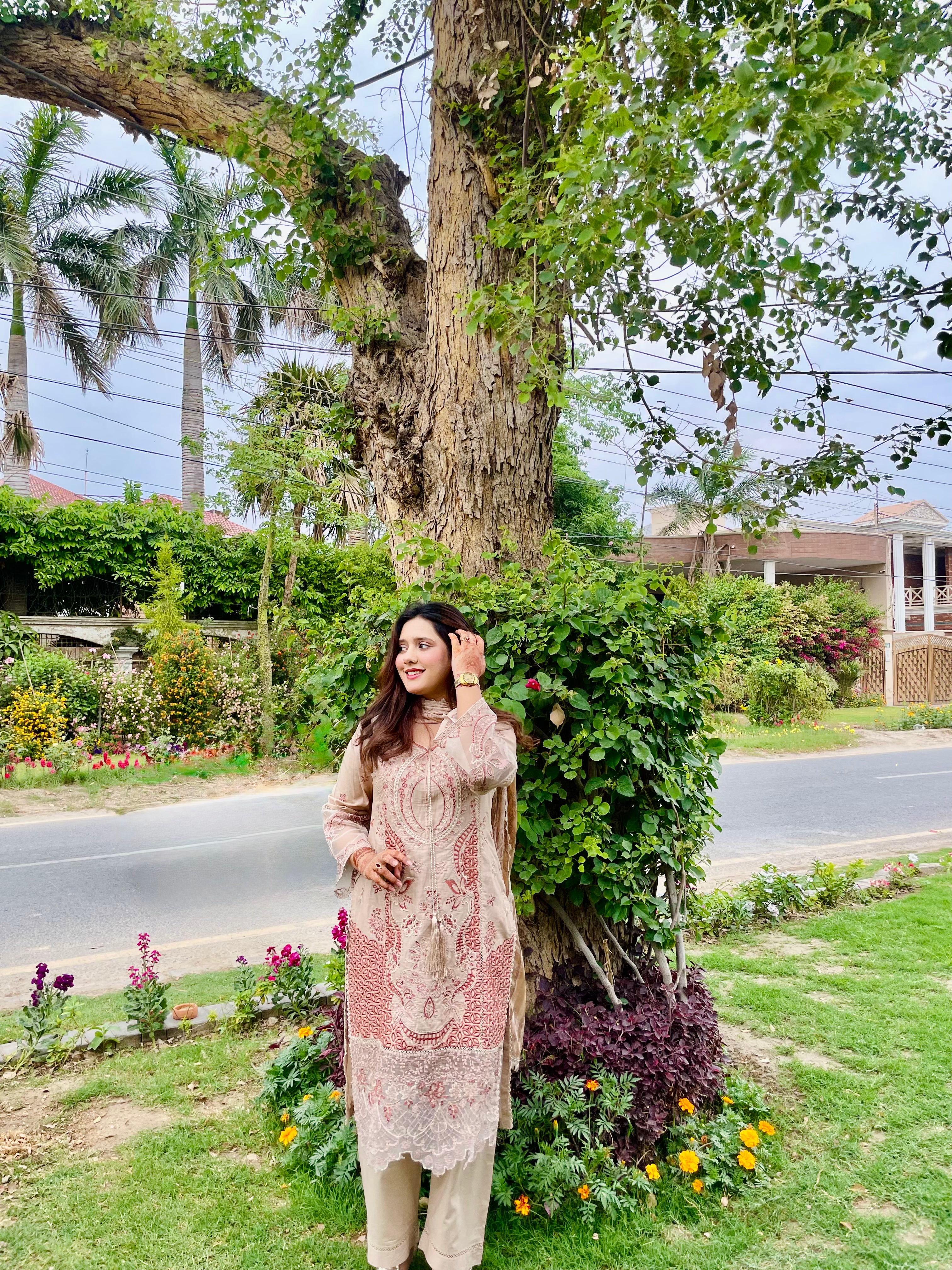 Zahra Gul  3Pc Embroidery Lawn Suit