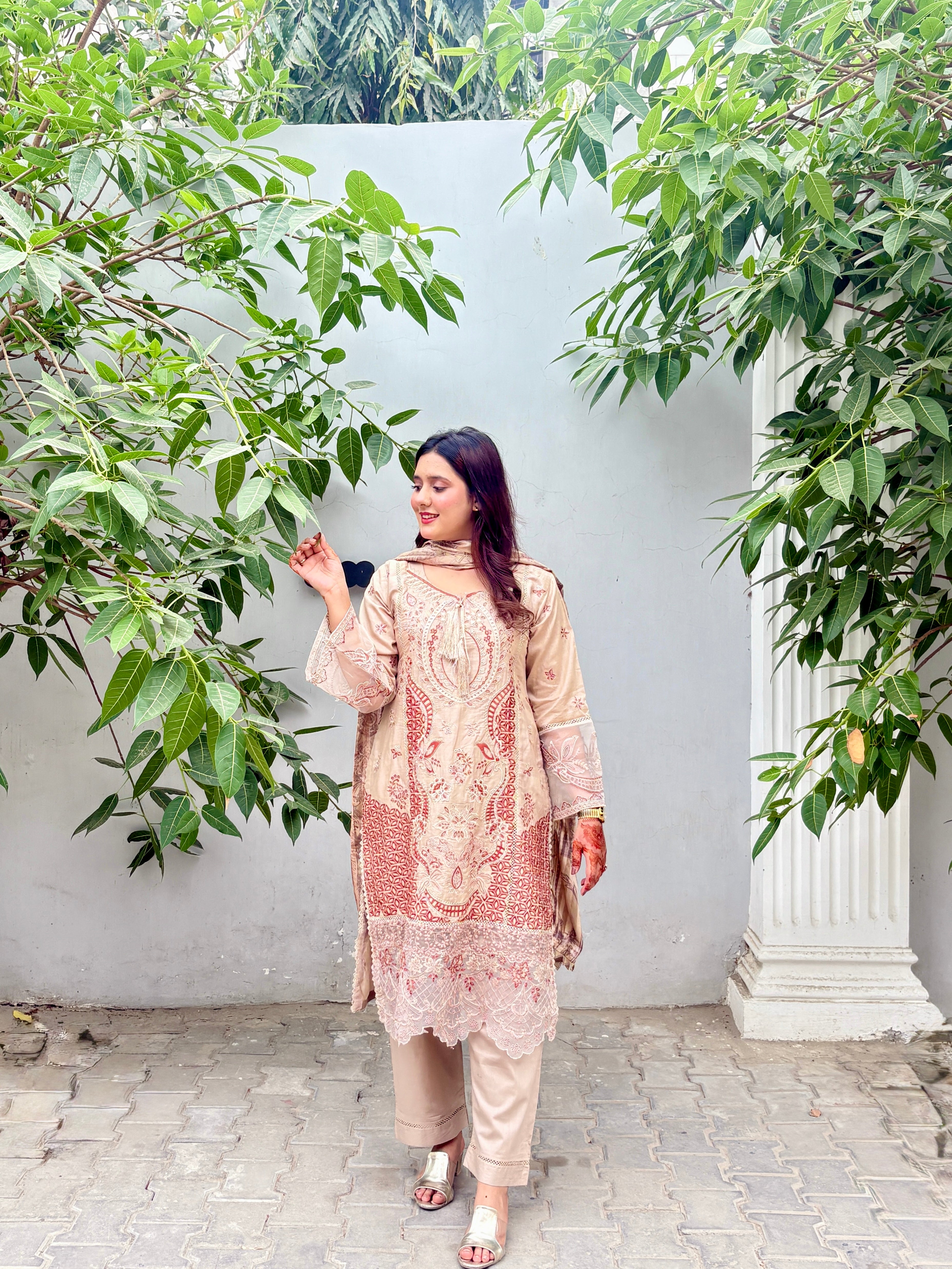 Zahra Gul  3Pc Embroidery Lawn Suit