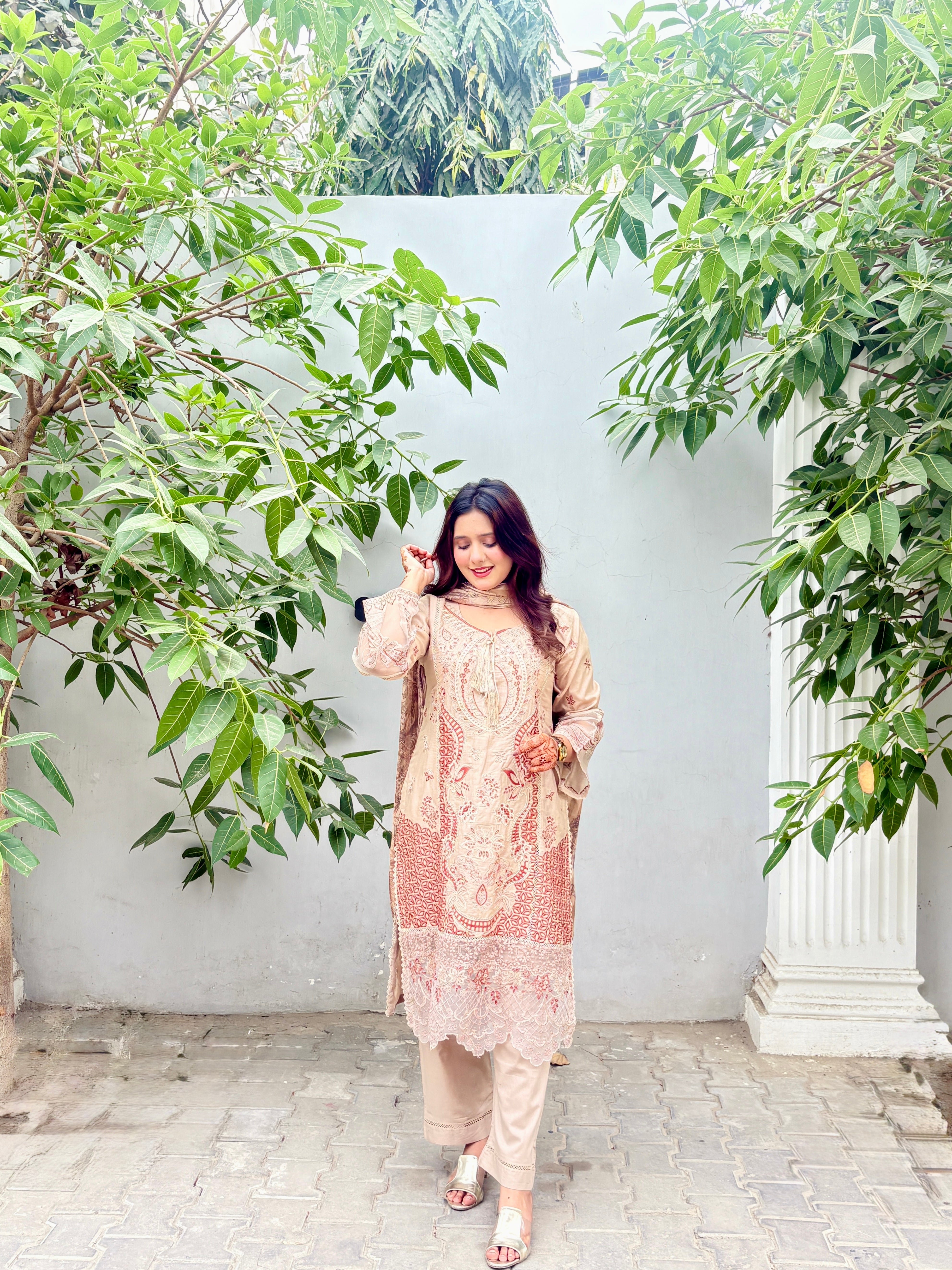 Zahra Gul  3Pc Embroidery Lawn Suit